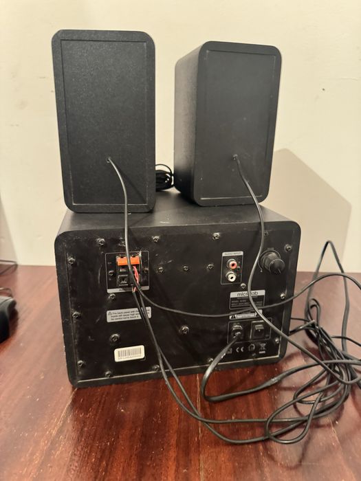 Продаю колонку microlab M-600