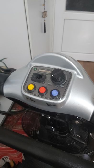 Caruț electric pentru persoane cu dizabilități