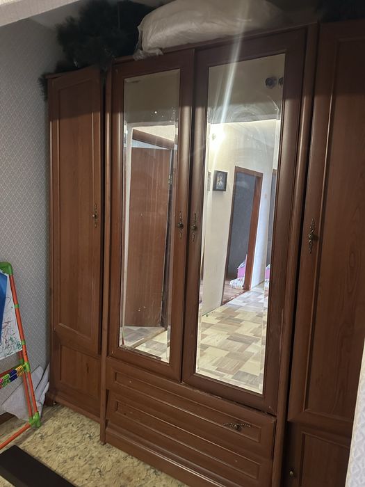 Шкаф большой для одежды