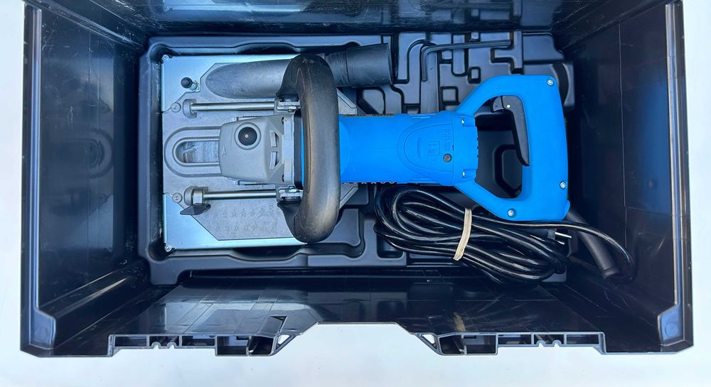 Stroxx BTF 200 - Машина за подрязване на рамки на врати и прозорци