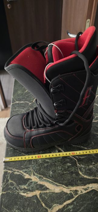 Boots snowboard  mărime 40 / 37