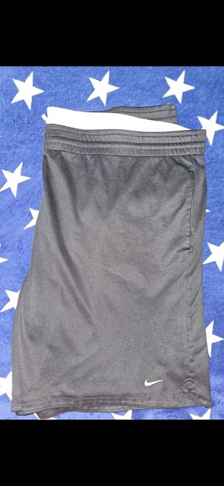 Pantaloni scurti noi