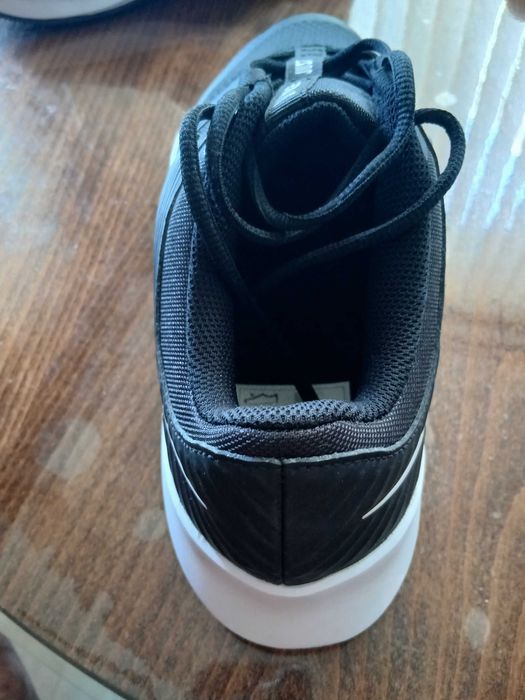 Продавам мъжки маратонки Nike