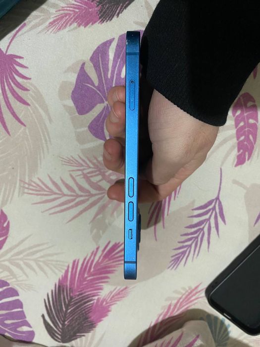 Продам iPhone 13