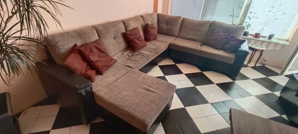 Пе образен диван