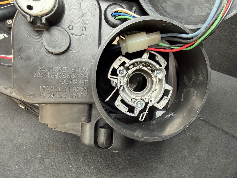 Vand faruri noi nefolosite SONAR pentru Golf 5.