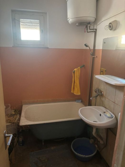 Ap 3 camere decomandate – Gura Câmpului, etaj 1
 (0754) 838 677