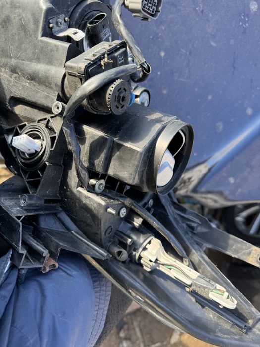 Десен фар ксенон за Мазда5