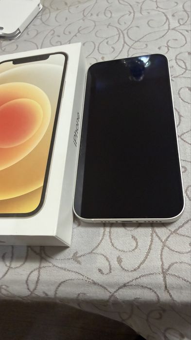 IPhone 12 , неразличим от нов, батерия  много добре, външен вид  супер