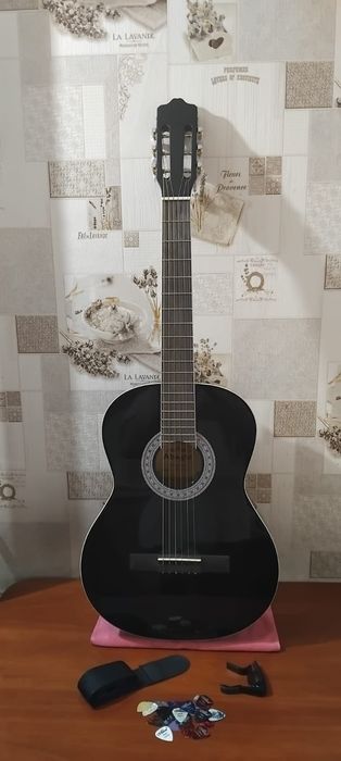 Продам Гитару Aгаджио за 25000тг. Новая. Район Бурова