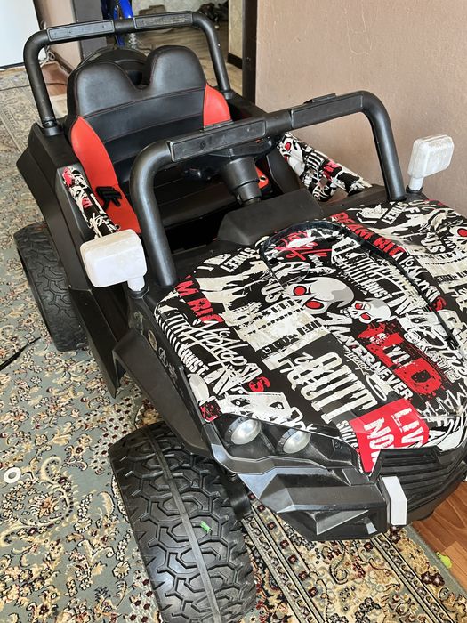 Машина на аккамуляторе на пульту