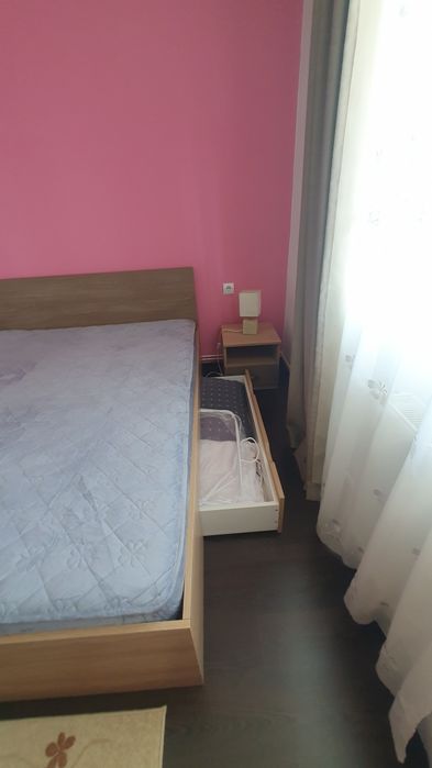 Ofer spre vînzare,un pat +saltea+2 noptiere.