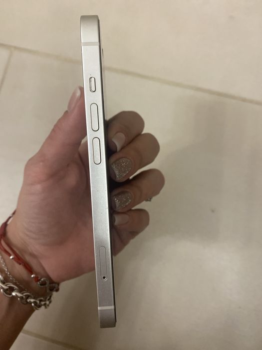 Продавам iphone 14  64GB