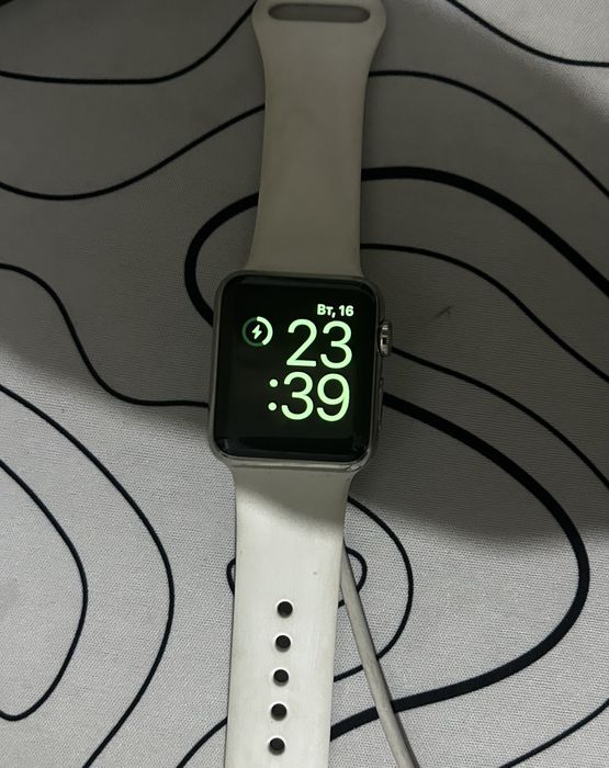 Apple Watch Series 3, 38 мм, оригинал, отвязаны, срочно