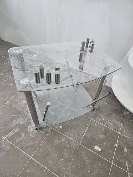 Стол стеклянный в отличном состоянии