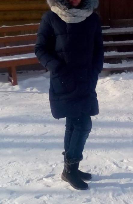 Продам пуховик ,песцовый капюшон