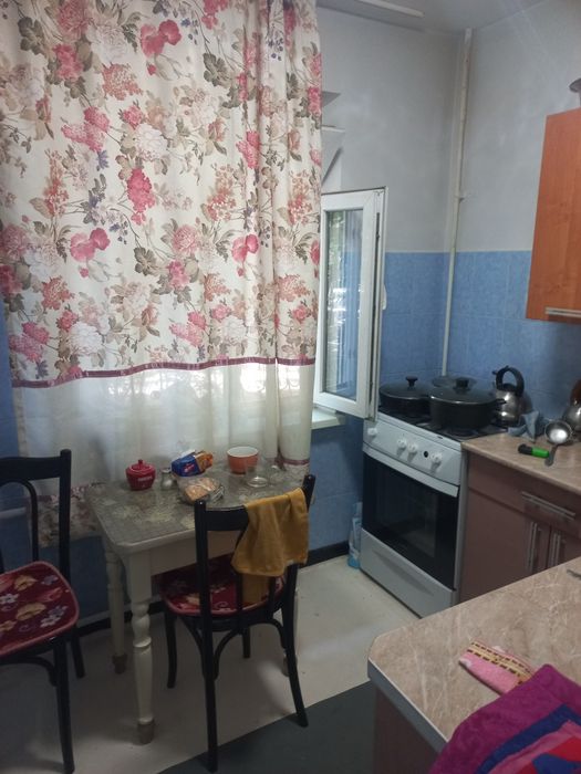 Сдам комнату в трёхкомнатной квартире с хозяином