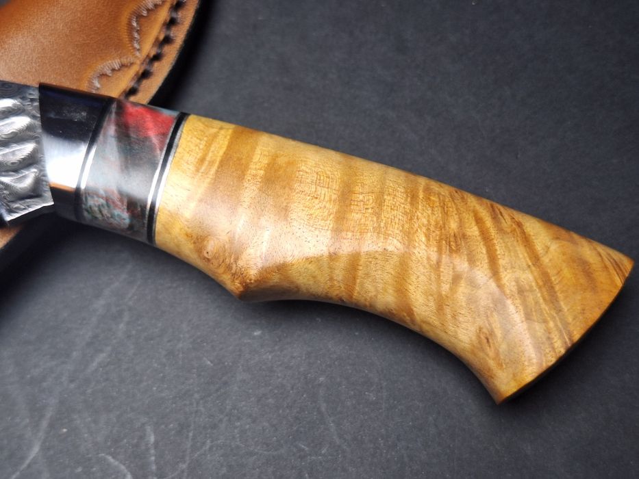 Ловен нож от дамаска стомана VG10 с кожена кания