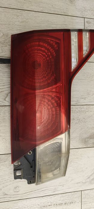 Продам задний фонарь левый на тойота альфард