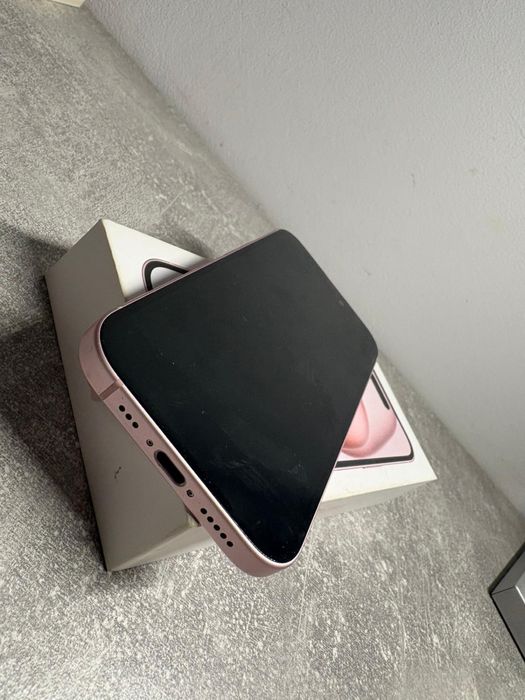 telefon IPhone 15 roz 128gb