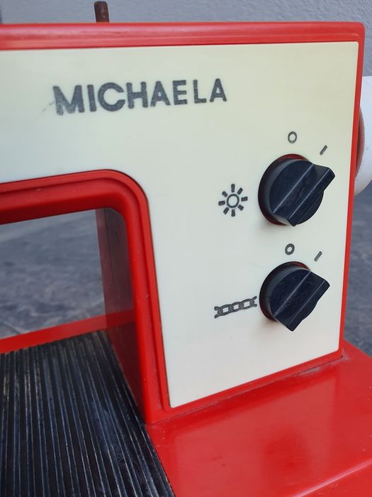 Стара шевна машина Michaela