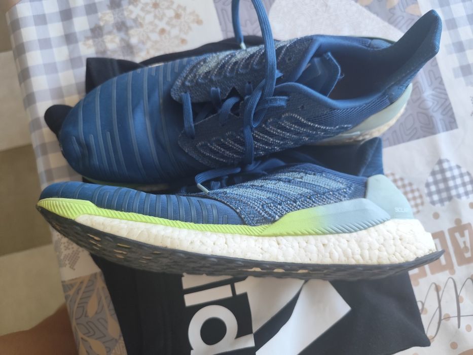 Продавам маратонки Adidas много запазени номер 46. Давам бонус към тях и меси гащи Adidas xl.