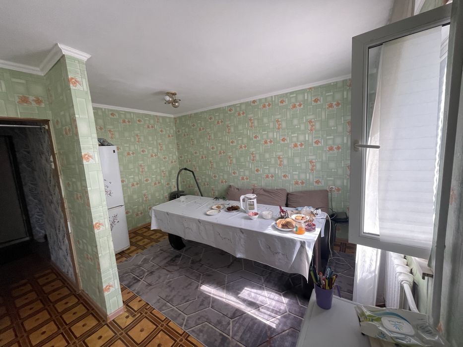 продам 4 комн.квартиру в центре