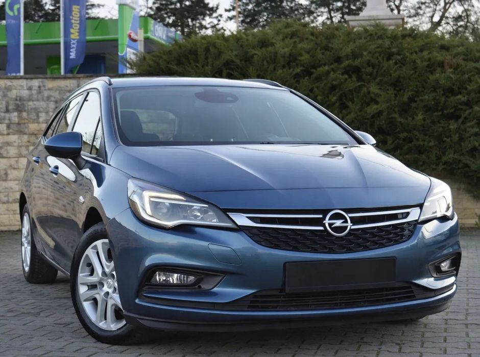 Opel Astra 2017 LED Navigatie Senzor Parcare Scaune  si Volan Incalzit