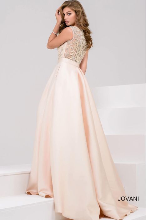 Продаю платье на Кыз Узату