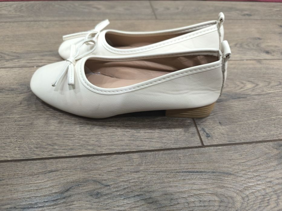 Белые балетки с бантиком, 35 размер