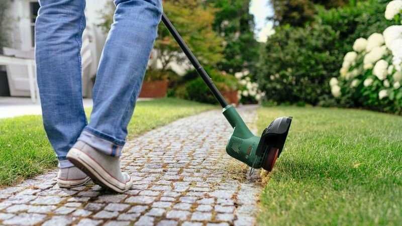 Trimer gazon cu fir Bosch EasyGrassCut 18V-26