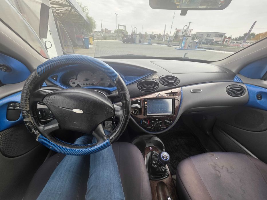 FORD Focus 2000 — imagine 4