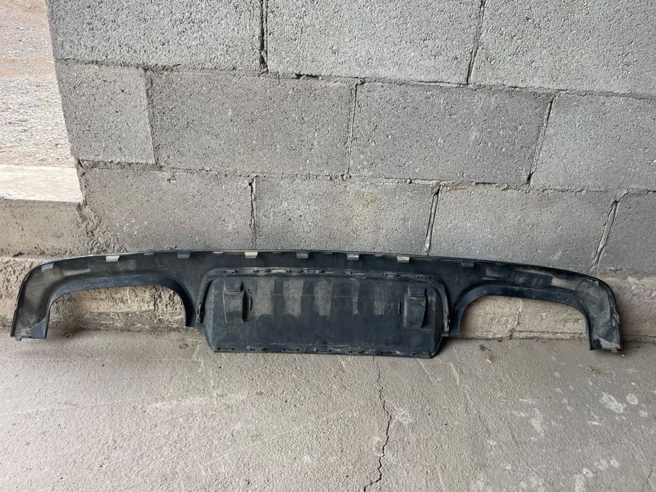 Продам накладку на бампер мерс 221