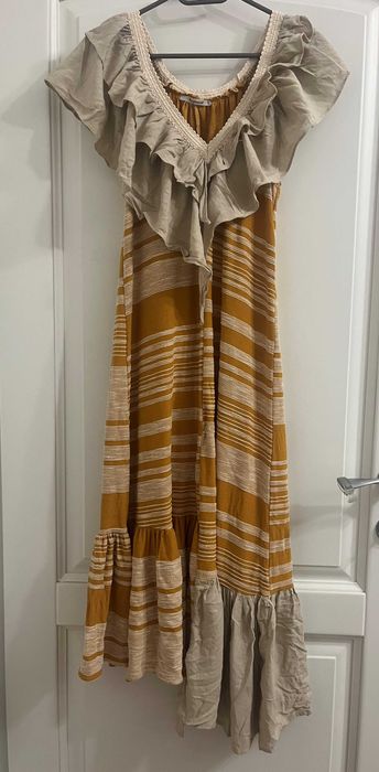 Rochie cu volane