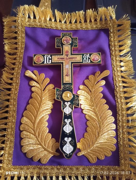 Кръст напрестолен