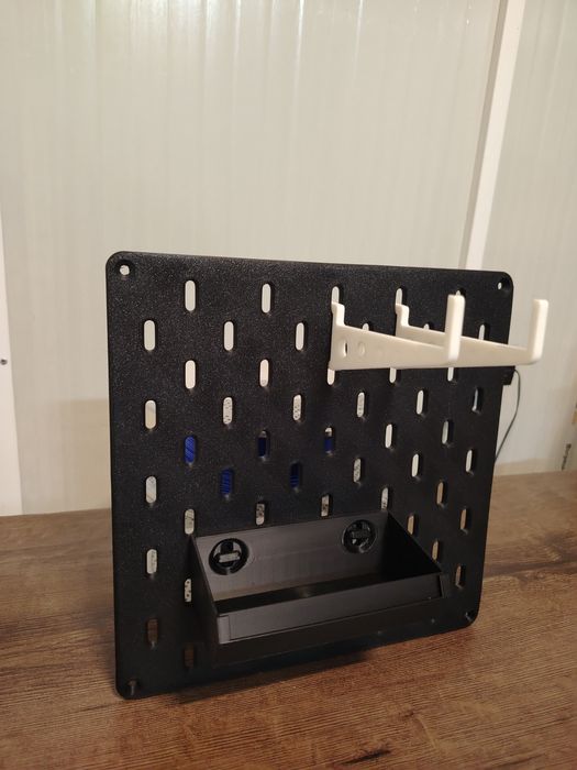 Перфориран модулен панел тип (SKADIS) – бял или черен   (мат)