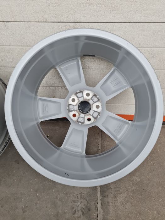 Оригинални джанти за АУДИ AUDI SEAT SKODA VW R19 5x112 ET45 8J