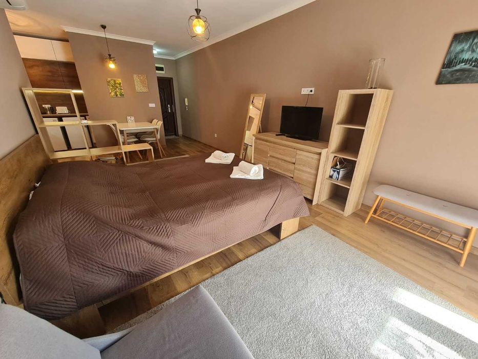 ”Мати” просторни студия до кк Св. Св. Константин и Елена