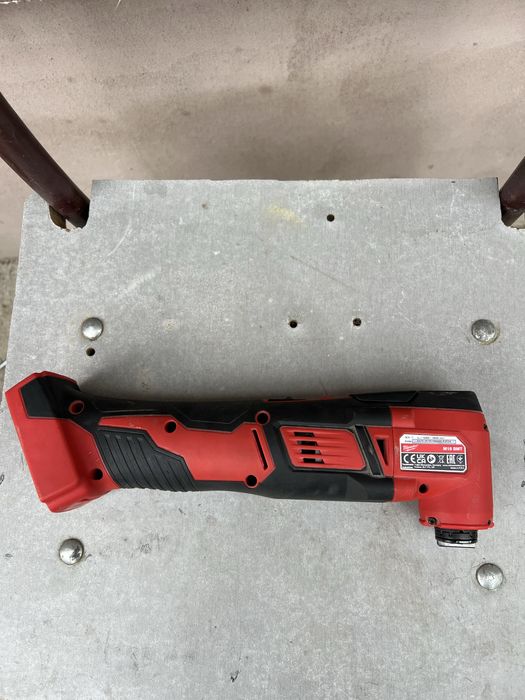 Multitool m18 volti cu acumulator