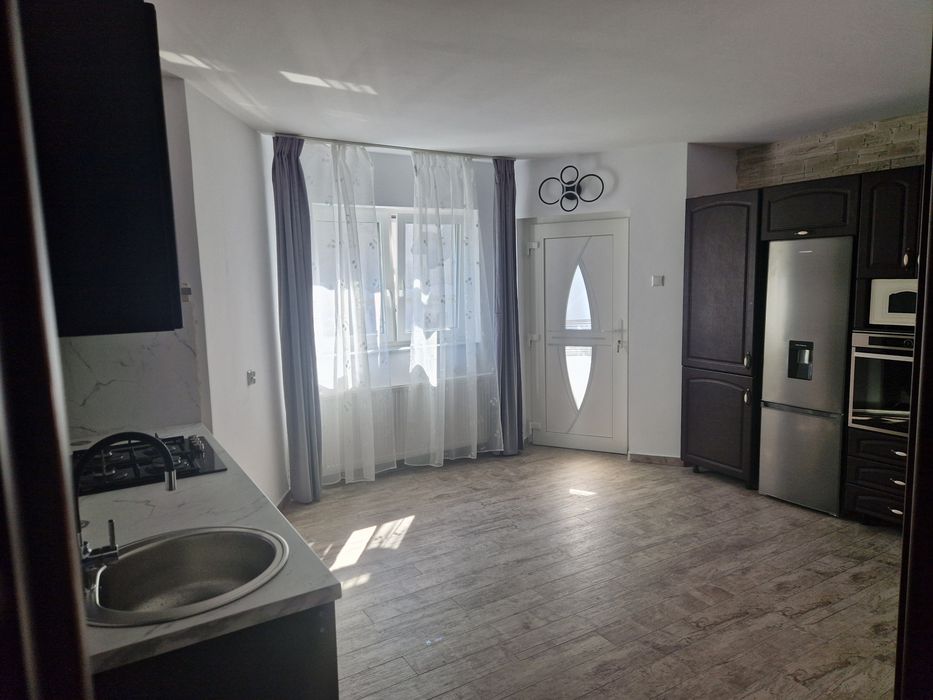 3 camere de inchiriat la casa