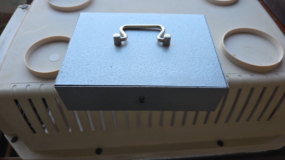 Метална кутия за пари и бижута