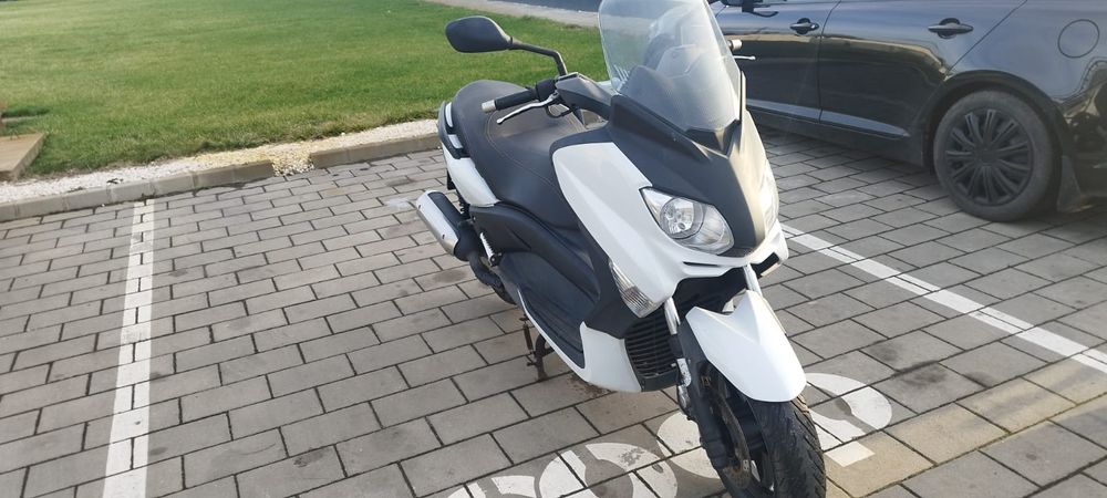 Yamaha X Max 125 Benelli TRK 502X