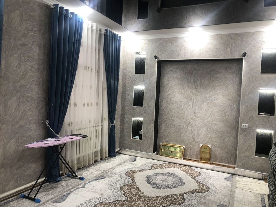 Таййор хамма шароитлари бор (8 сотих) Ховли сотилади.