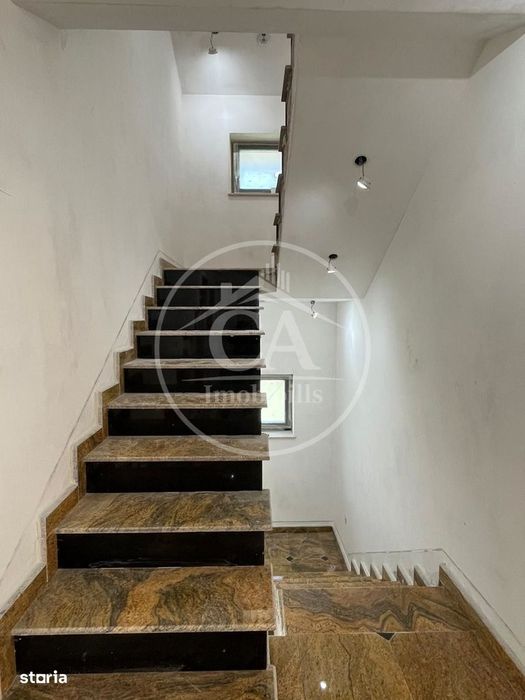Casă de vânzare P+E+M cu 7 camere in Cartierul Grigorescu, Oradea