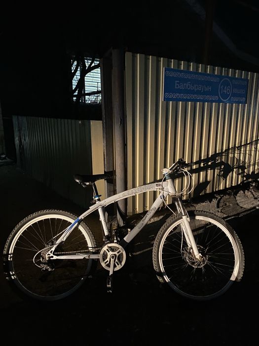 Велосипед BMW белый