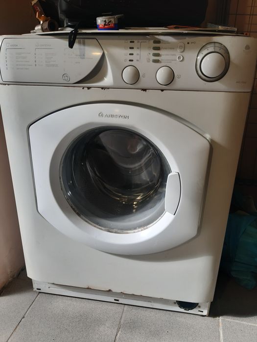 Продам стиральную машинку на запчасти.