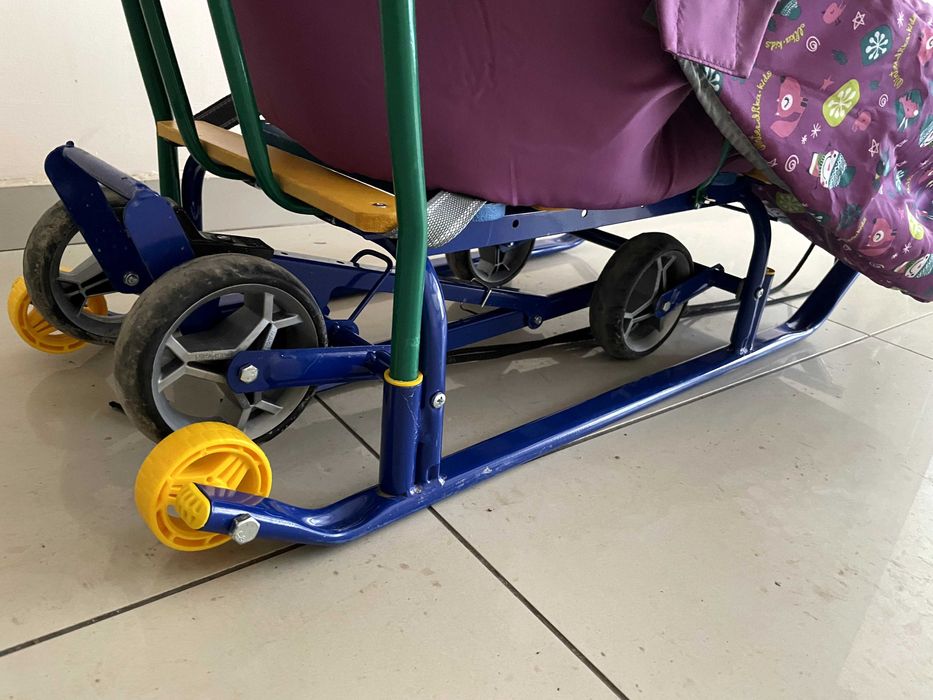 Шейна с колела, дръжка и два термочувала