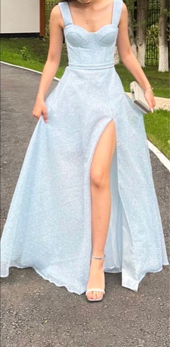 Вечернее платье в голубом цвете, одевали один раз!