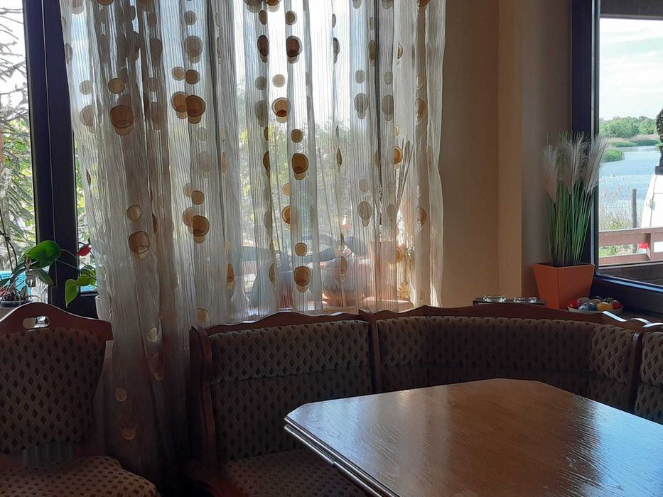 Casa/vila curte mare pe malul lacului