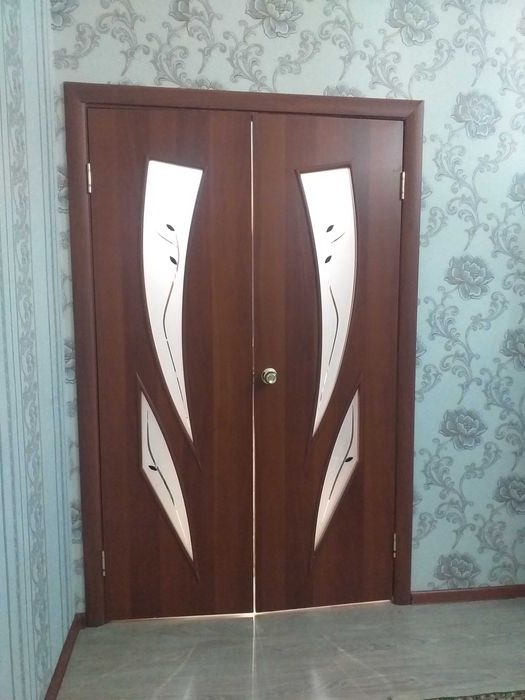 Продам межкомнатные двери две 60ки. комплект. Высота 2м. б/у